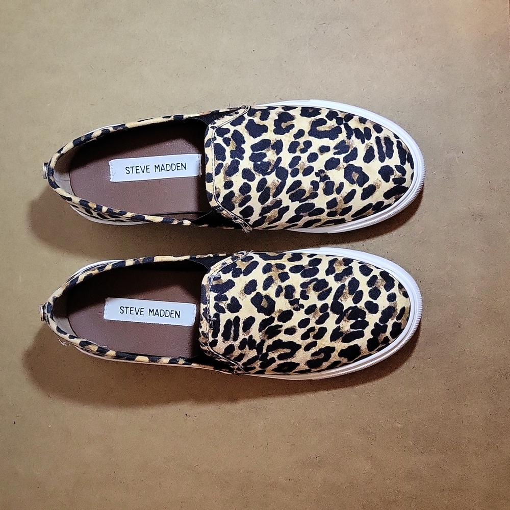 STEVE MADDEN SLIP-ON